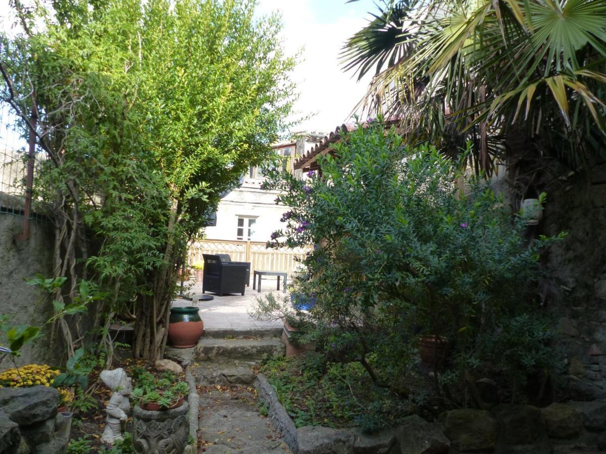 Maison Des Remparts Nichee Sous La Cite Carcassonne Esterno foto
