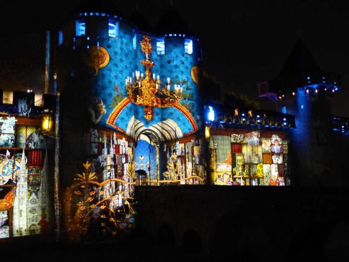 Maison Des Remparts Nichee Sous La Cite Carcassonne Esterno foto